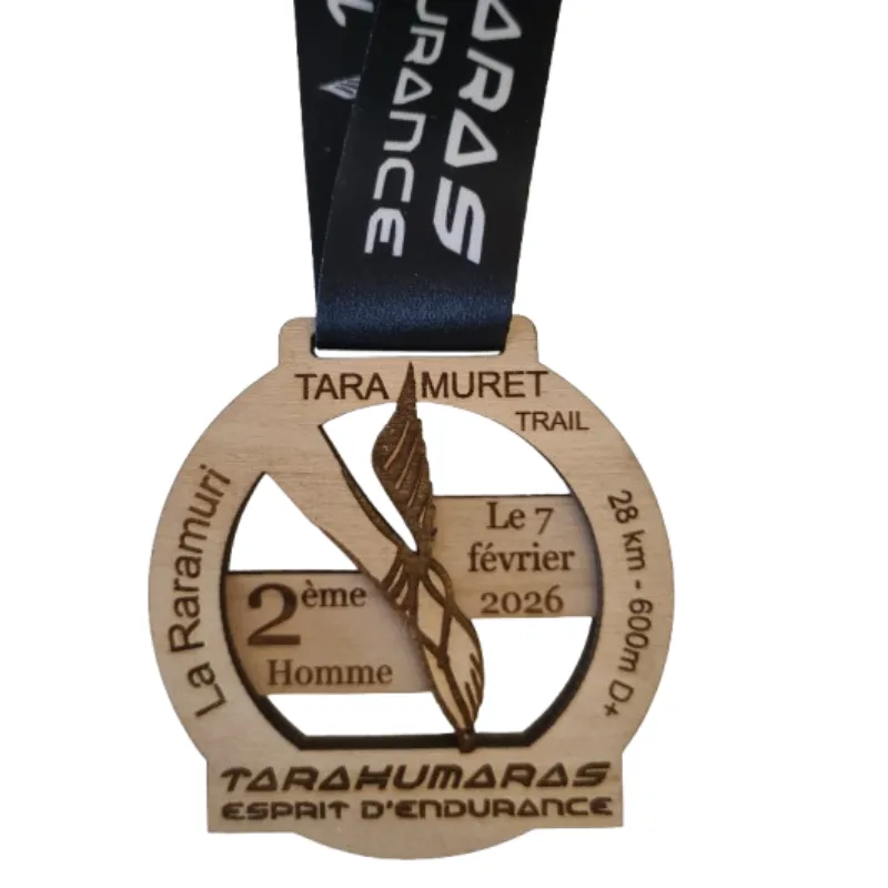 Médaille en bois en relief