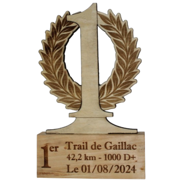 Trophée en bois en forme de chiffre un - vue de face
