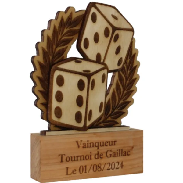 Trophée de jeux de dés en bois - vue de travers