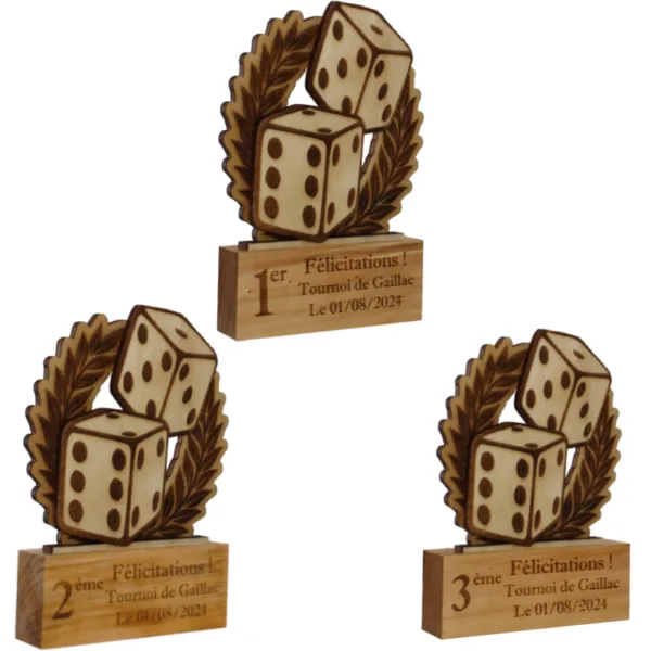 Trophées de jeux de dés en bois - vue de travers