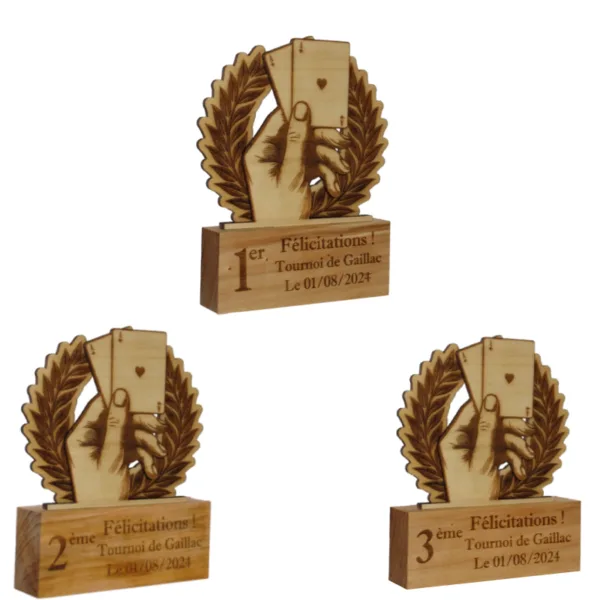 Trophées de poker en bois - vue de travers