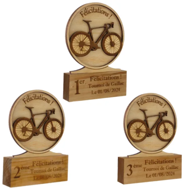 Trophées de vélo à personnaliser - en bois - vue de travers