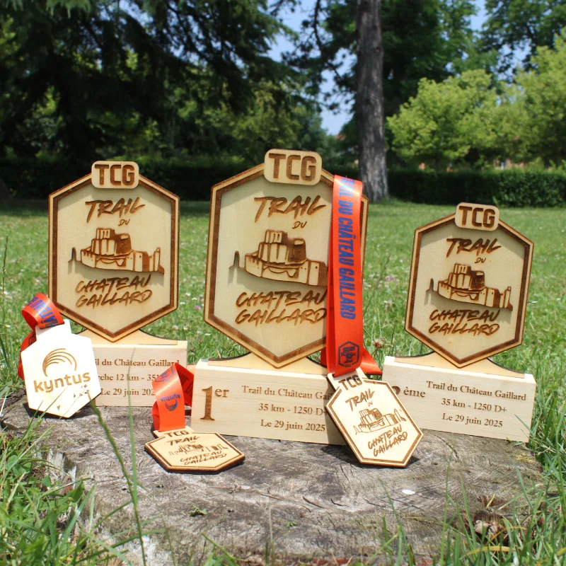 Trophées et médailles en bois pour le trail du château Gaillard