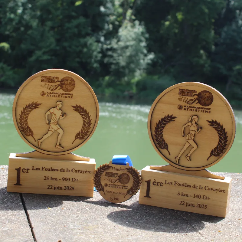 Trophées et médaille pour les foulées de la Cavayère