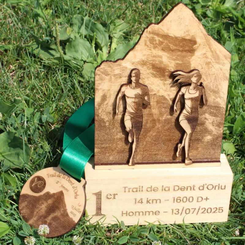 Trophée et médaille pour le trail de la Dent d'Orlu