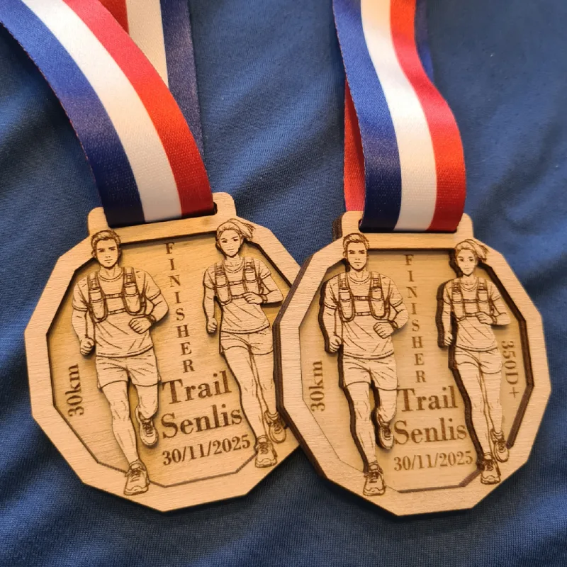 Médaille de trail en bois et en relief